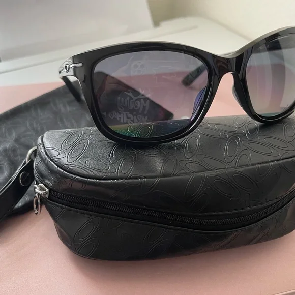 Oakley | Accessories | Oakley Drop In Womans Sunglasses  display picture 3